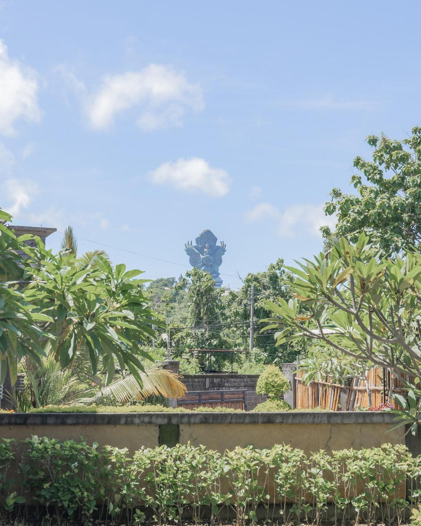 Hotel The Bingin Sari 2*